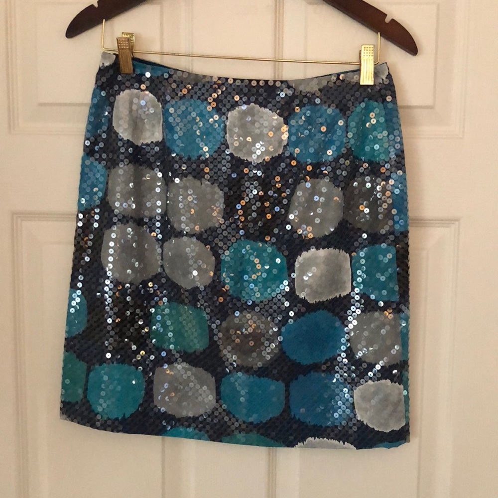 NWOT Gorgeous sequins lined skirt w/ retro design